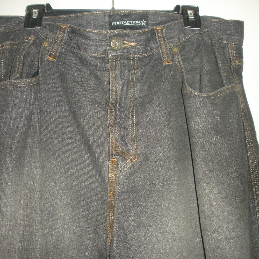 Foot Action Men's Black Shorts Size 34
